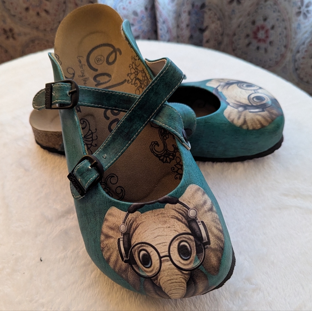 Women's Elephant Design Teal Clogs sz8